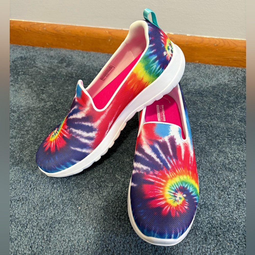 NWOT Skechers Women’s Rainbow Tie Dye Loafers